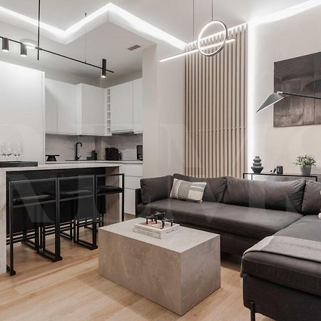Contemporary Minimalist Apartment By Rems Μάλαγα Εξωτερικό φωτογραφία