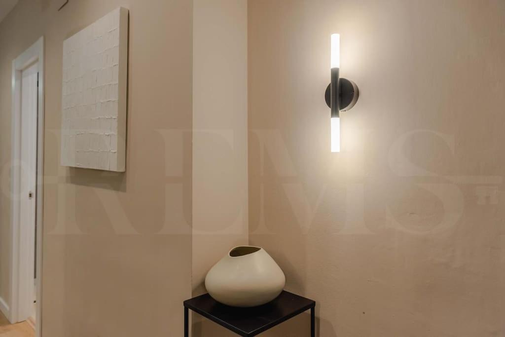 Contemporary Minimalist Apartment By Rems Μάλαγα Εξωτερικό φωτογραφία