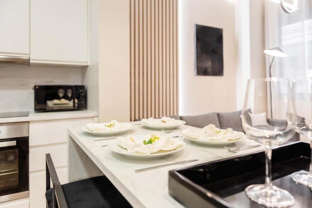 Contemporary Minimalist Apartment By Rems Μάλαγα Εξωτερικό φωτογραφία