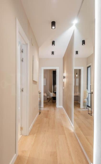 Contemporary Minimalist Apartment By Rems Μάλαγα Εξωτερικό φωτογραφία