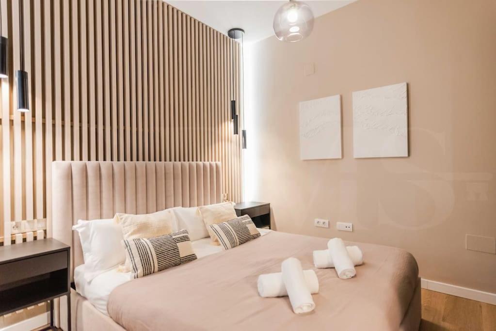 Contemporary Minimalist Apartment By Rems Μάλαγα Εξωτερικό φωτογραφία