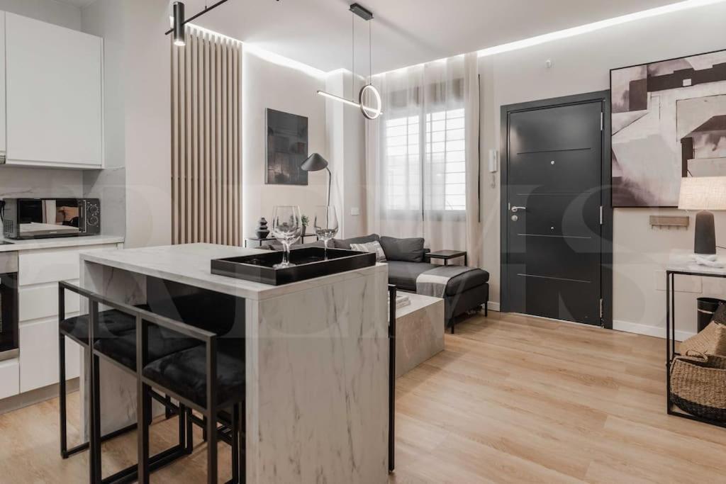 Contemporary Minimalist Apartment By Rems Μάλαγα Εξωτερικό φωτογραφία