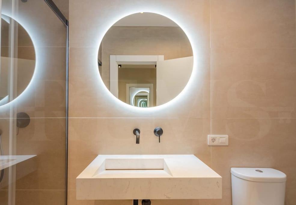 Contemporary Minimalist Apartment By Rems Μάλαγα Εξωτερικό φωτογραφία