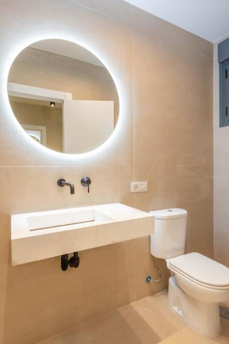 Contemporary Minimalist Apartment By Rems Μάλαγα Εξωτερικό φωτογραφία