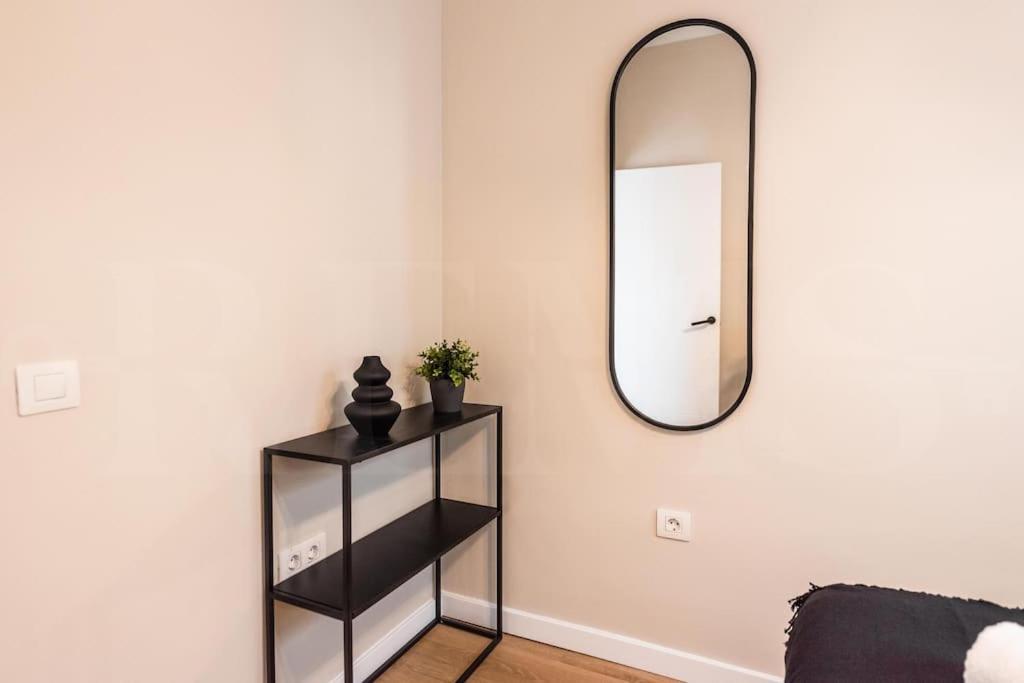 Contemporary Minimalist Apartment By Rems Μάλαγα Εξωτερικό φωτογραφία